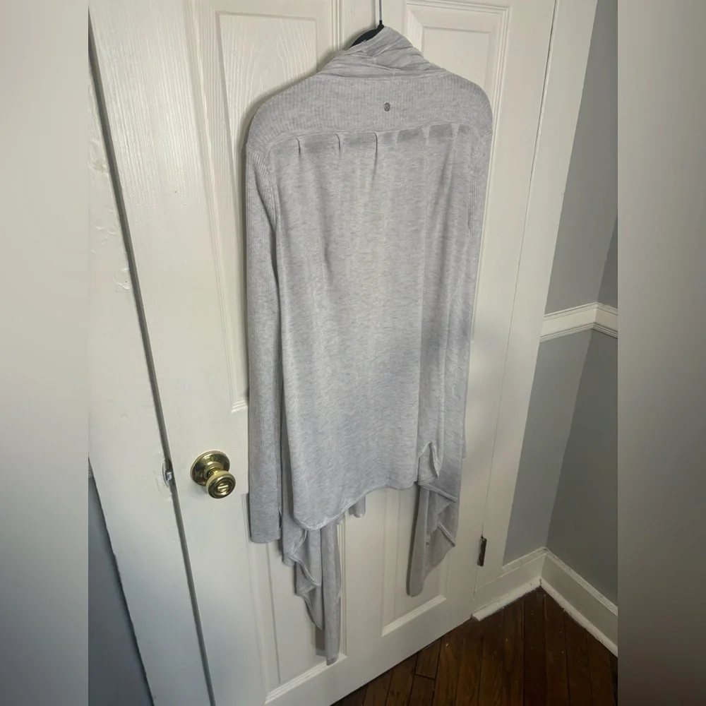 Lululemon Universal Wrap – Size 6 | Light Heather Grey | Cashmere-Blend